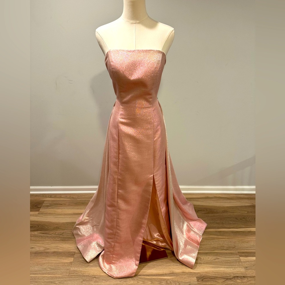 Simple in the front, gorgeous details in the back. NWT sz 10.